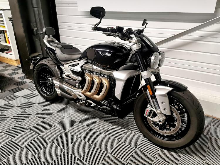TRIUMPH ROCKET 3 R 2500 cm3 - 3R