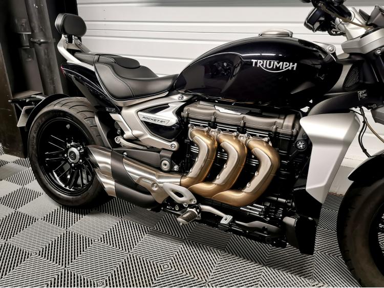 TRIUMPH ROCKET 3 R 2500 cm3 - 3R
