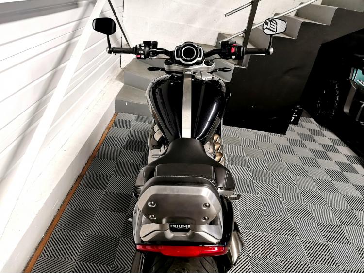 TRIUMPH ROCKET 3 R 2500 cm3 - 3R