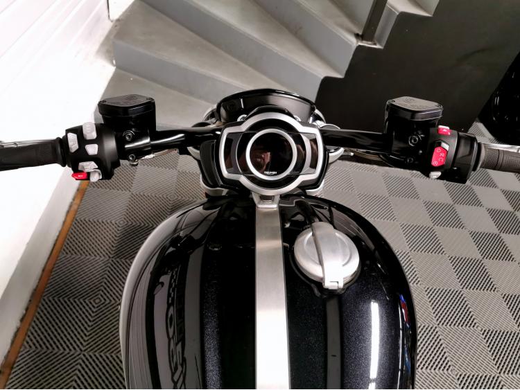 TRIUMPH ROCKET 3 R 2500 cm3 - 3R