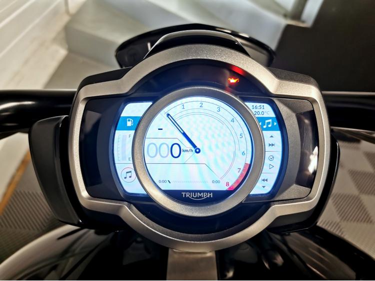 TRIUMPH ROCKET 3 R 2500 cm3 - 3R