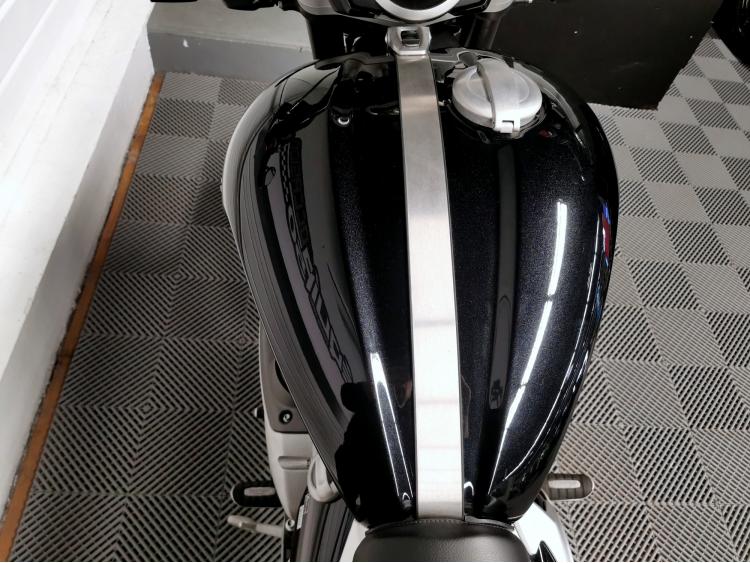 TRIUMPH ROCKET 3 R 2500 cm3 - 3R
