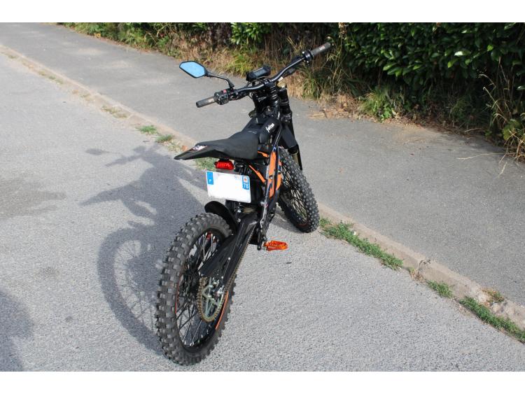 SUR-RON LIGHT BEE X L1e-B 2022
