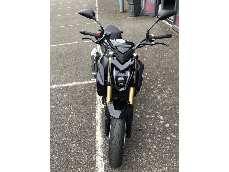 QJ MOTOR SRK 550 PERMIS A2 POSSIBLE 