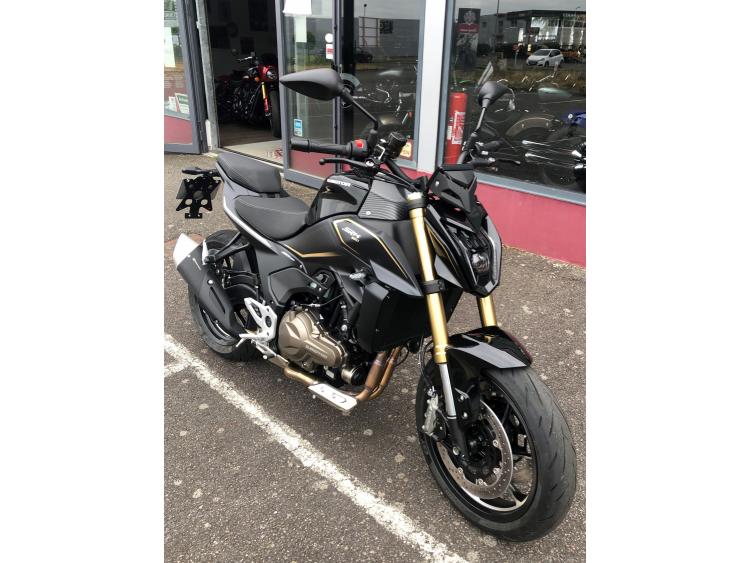 QJ MOTOR SRK 550 PERMIS A2 POSSIBLE 