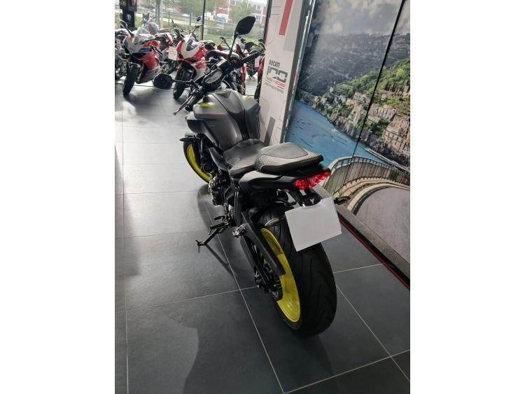 YAMAHA MT-07