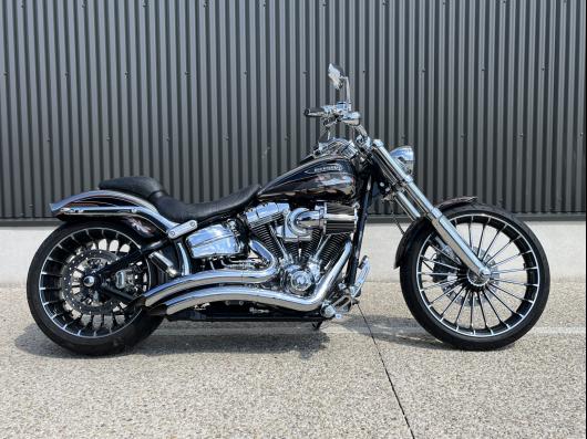 HARLEY-DAVIDSON SOFTAIL BREAKOUT 1800 CVO