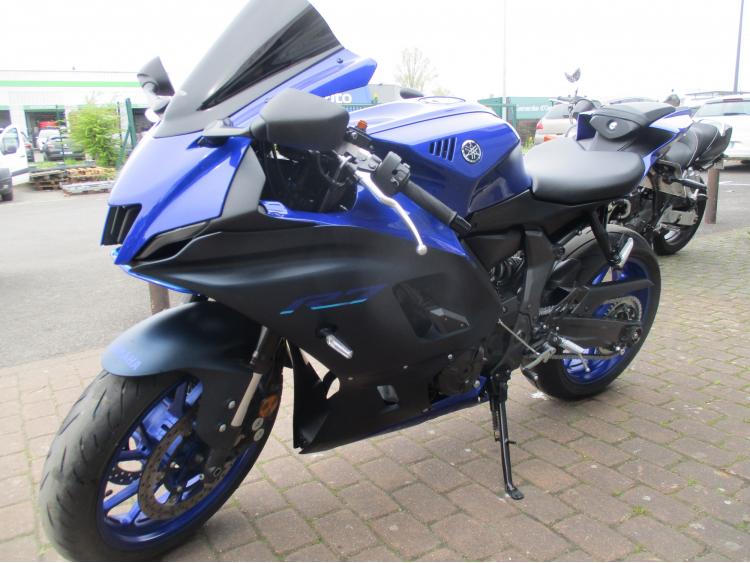 YAMAHA YZF-R7