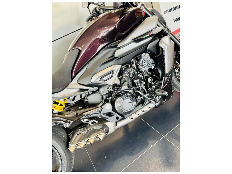 DUCATI XDIAVEL V4