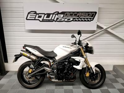 TRIUMPH STREET TRIPLE 675