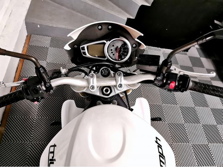 TRIUMPH STREET TRIPLE 675