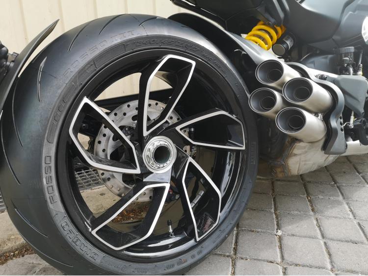 DUCATI DIAVEL V4 