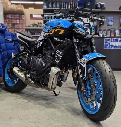 YAMAHA MT-07 35KW NEUVE KIT DECO / SUPPORT PLAQUE COURT