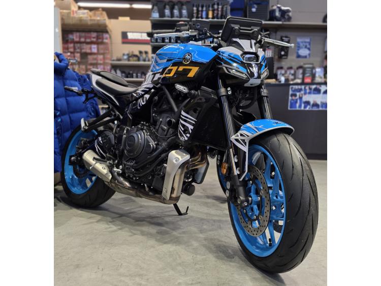 YAMAHA MT-07 35KW NEUVE KIT DECO / SUPPORT PLAQUE COURT