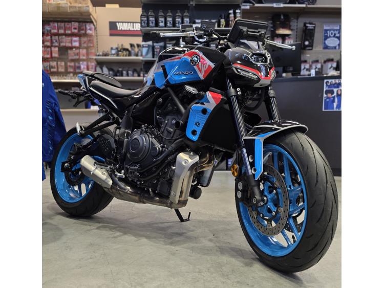 YAMAHA MT-07 35KW NEUVE KIT DECO / SUPPORT PLAQUE COURT