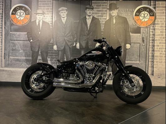 HARLEY-DAVIDSON SOFTAIL HERITAGE 1868 CLASSIC