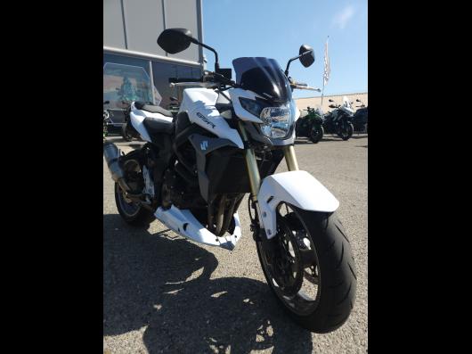 SUZUKI GSR 750