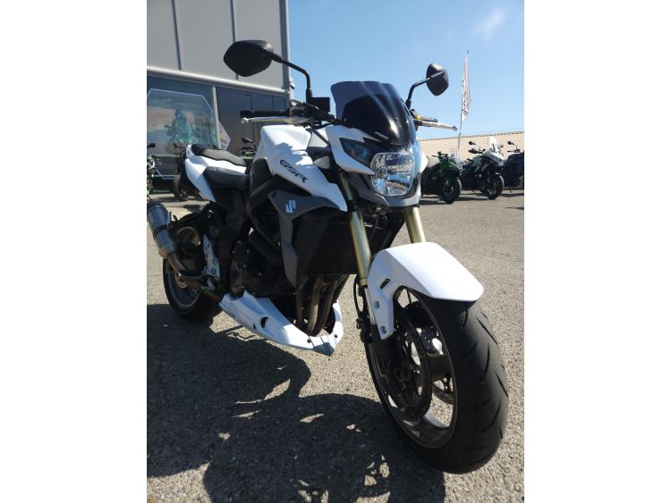 SUZUKI GSR 750