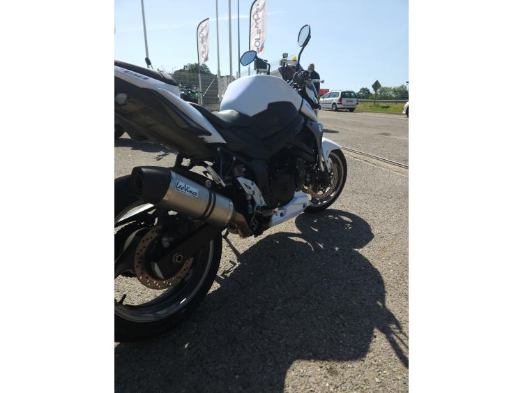 SUZUKI GSR 750