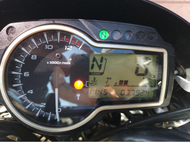 SUZUKI GSR 750