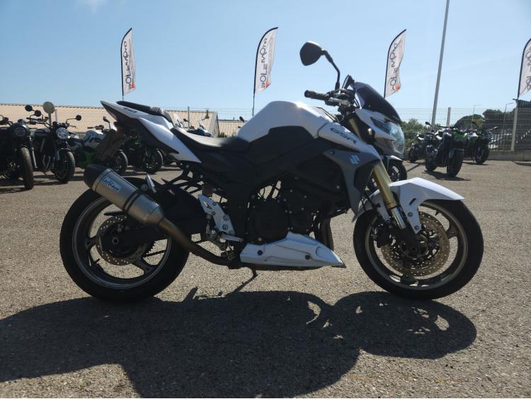 SUZUKI GSR 750