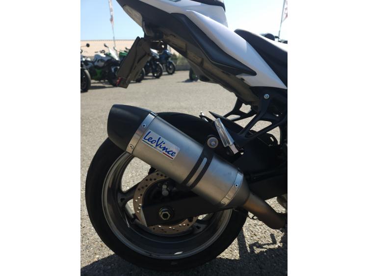 SUZUKI GSR 750