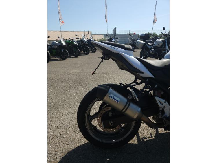 SUZUKI GSR 750