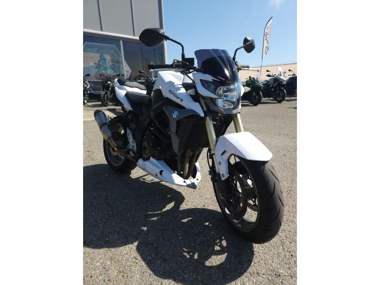 SUZUKI GSR 750