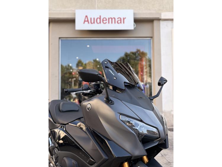 YAMAHA XP T-MAX 560 TECH MAX - CRYSTAL GRAPHITE
