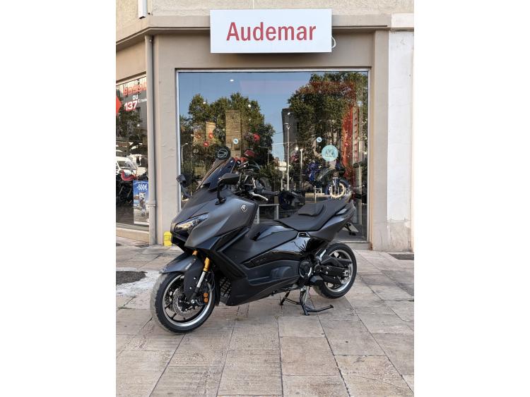 YAMAHA XP T-MAX 560 TECH MAX - CRYSTAL GRAPHITE