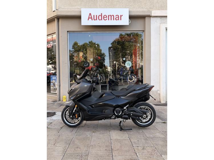 YAMAHA XP T-MAX 560 TECH MAX - CRYSTAL GRAPHITE