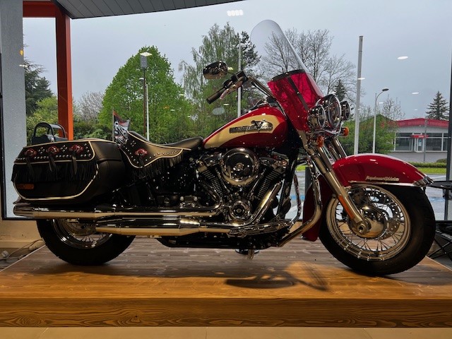 HARLEY-DAVIDSON HYDRA-GLIDE REVIVAL 1868