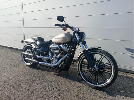 HARLEY-DAVIDSON SOFTAIL BREAKOUT 1868
