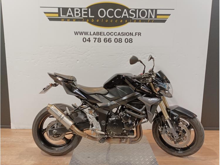 SUZUKI GSR 750
