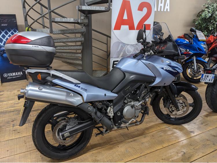 SUZUKI DL 650 V-STROM A2* PREMIÈRE MAIN