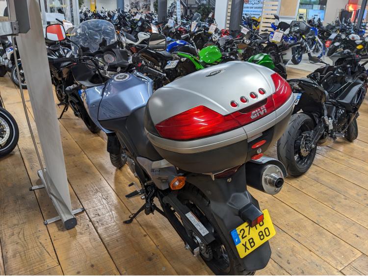 SUZUKI DL 650 V-STROM A2* PREMIÈRE MAIN