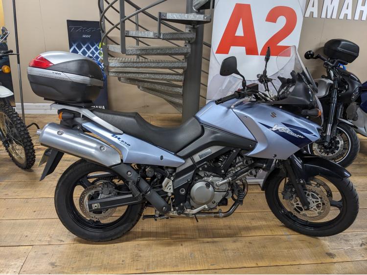 SUZUKI DL 650 V-STROM A2* PREMIÈRE MAIN