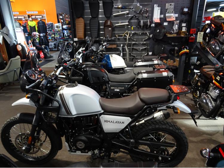 ROYAL ENFIELD Himalayan