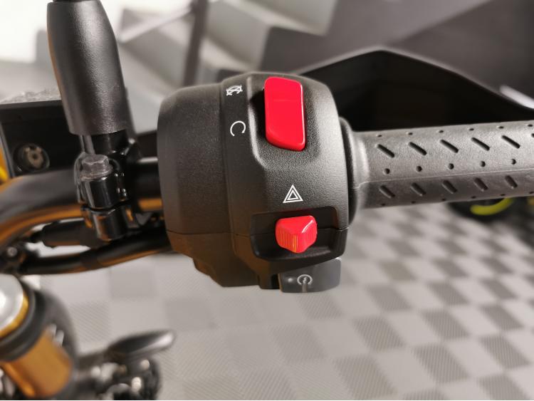 TRIUMPH Scrambler 400 XC - 1ERE MAIN - ACCESSIBLE A2 - 400XC