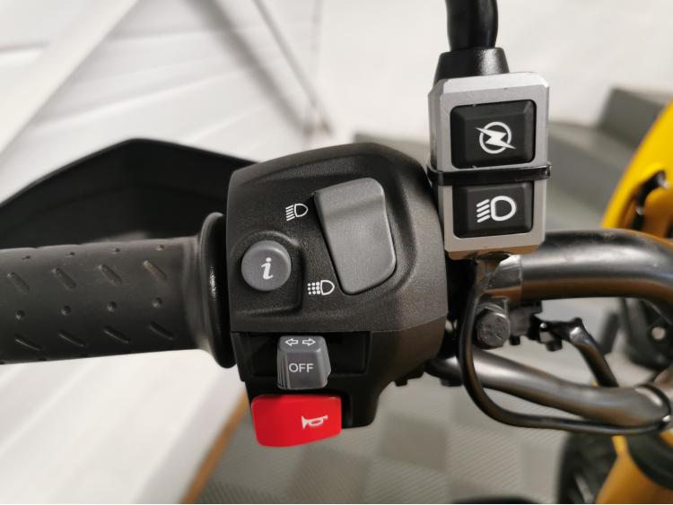 TRIUMPH Scrambler 400 XC - 1ERE MAIN - ACCESSIBLE A2 - 400XC