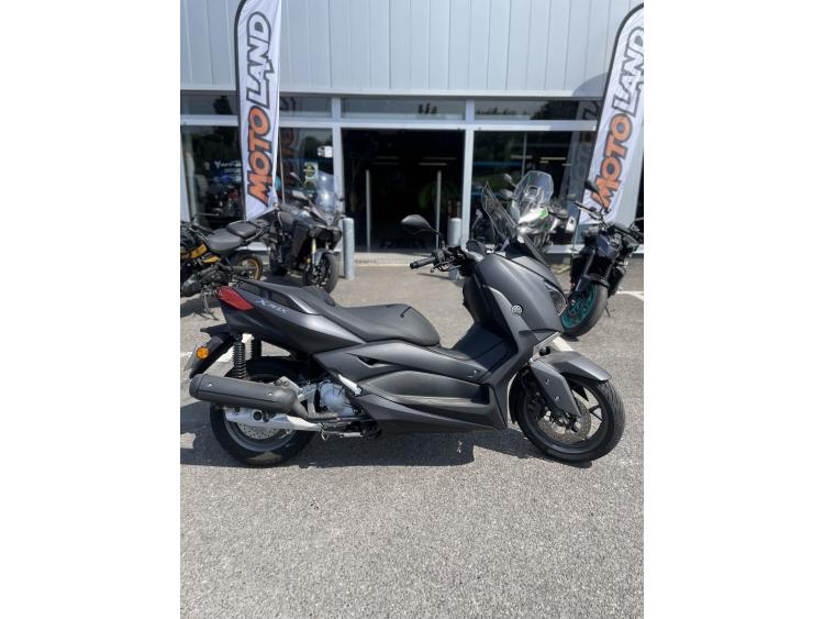 YAMAHA XMAX 125