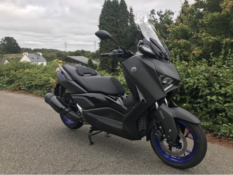 YAMAHA XMAX 300