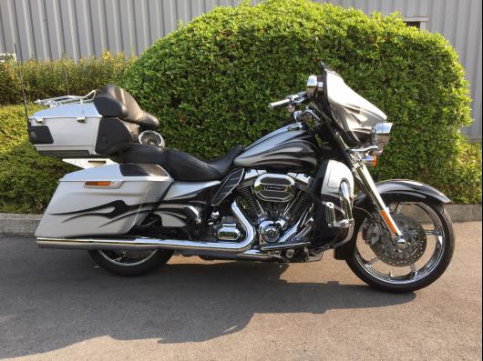 HARLEY-DAVIDSON TOURING STREET GLIDE 1800 CVO