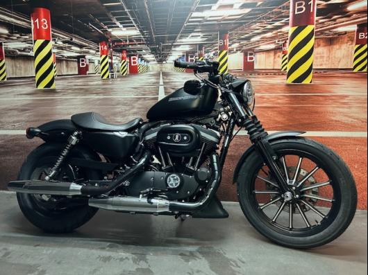 HARLEY-DAVIDSON SPORTSTER IRON 883