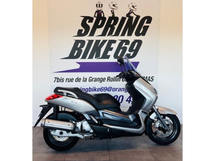 YAMAHA XMAX 125