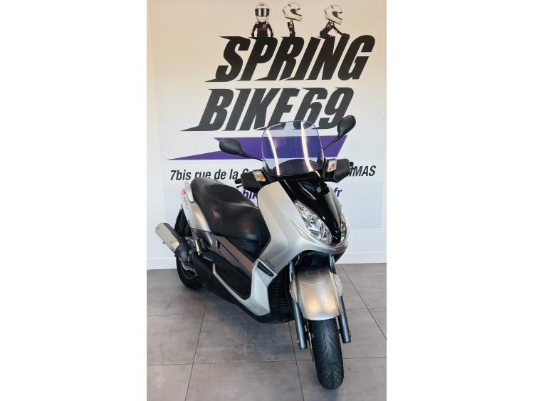 YAMAHA XMAX 125