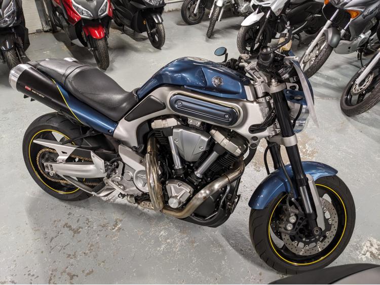 YAMAHA MT-01