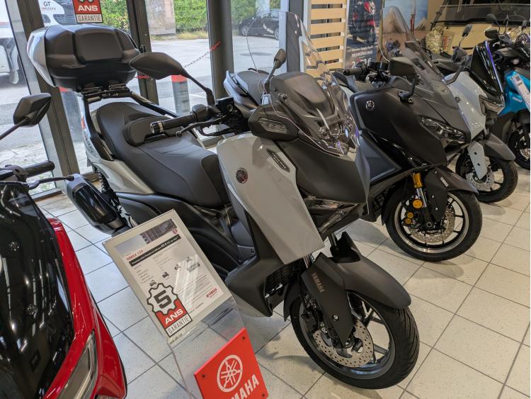 YAMAHA XMAX 300 Tech Max 2025