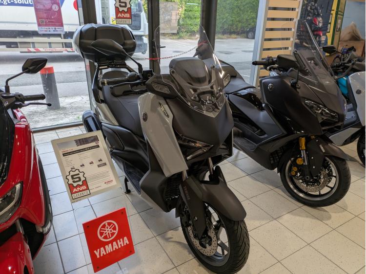 YAMAHA XMAX 300 Tech Max 2025