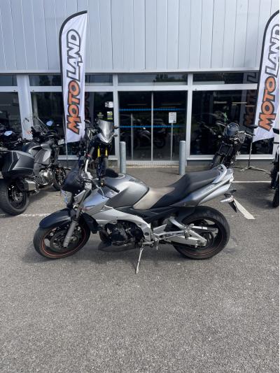 SUZUKI GSR 600